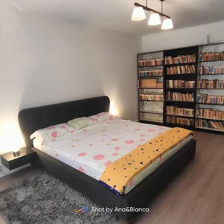 Duck Apartment Bucarest Esterno foto