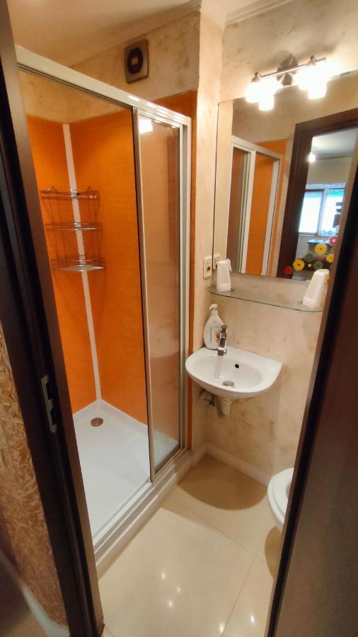 Duck Apartment Bucarest Esterno foto