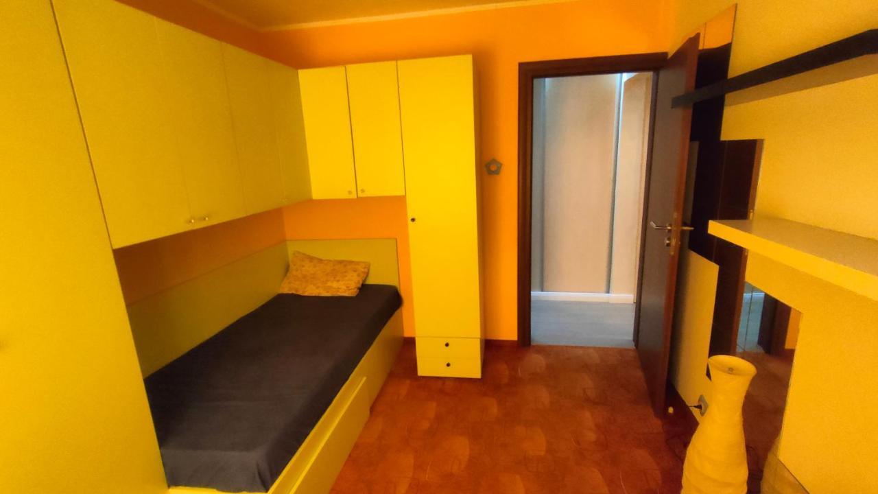 Duck Apartment Bucarest Esterno foto