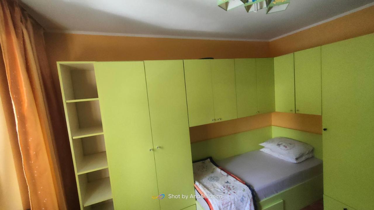 Duck Apartment Bucarest Esterno foto
